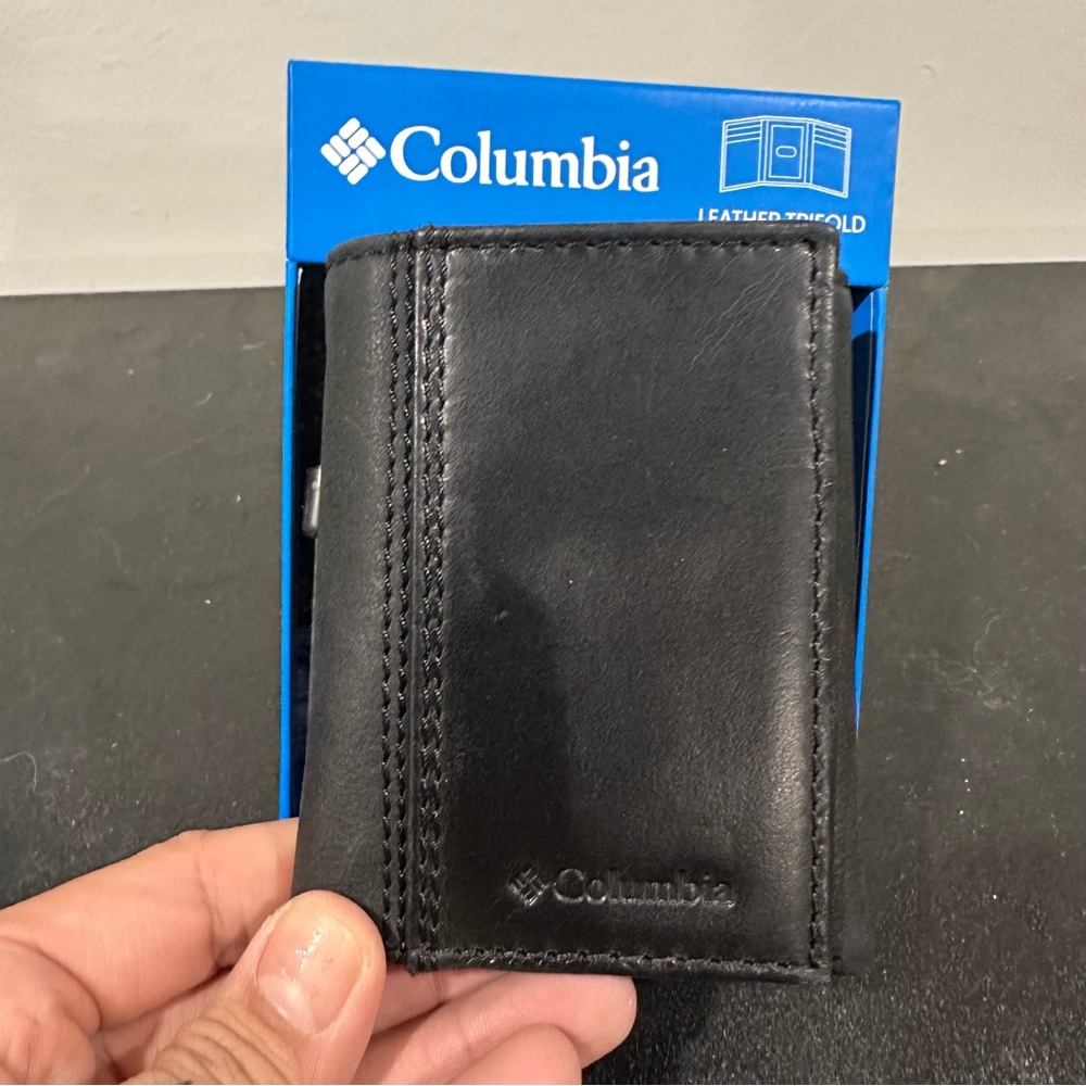 NWT Columbia Black leather trifold wallet